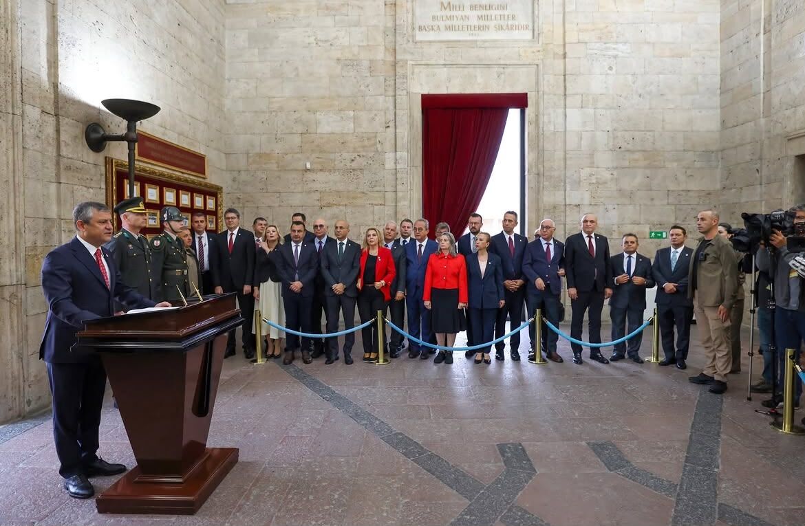 Özgür Özel, Yeni Parti Heyetiyle Anıtkabir'i Ziyaret Etti (3)