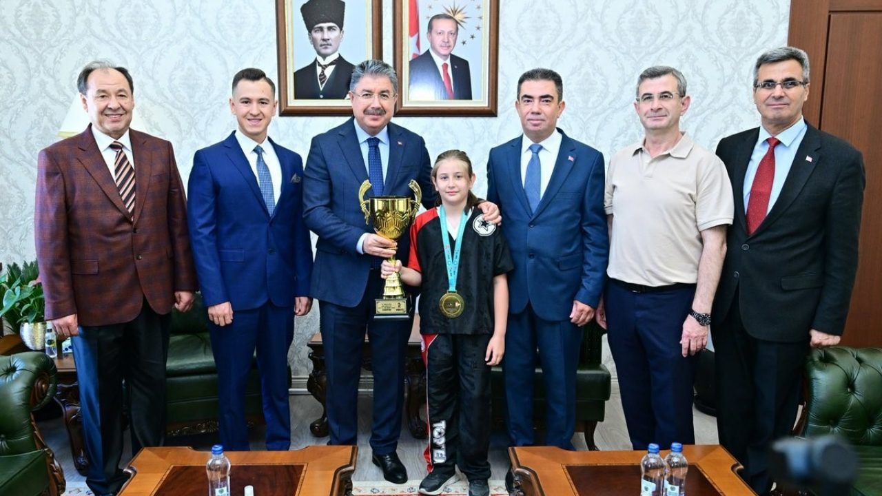 Şampiyon Kick Boksçu Vali Yılmaz'ı Ziyaret Etti (1)