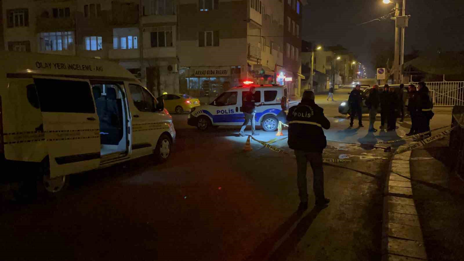 husumetli-2-arkadas-arasinda-cikan-kavga-kanli-bitti-1-agir-yarali