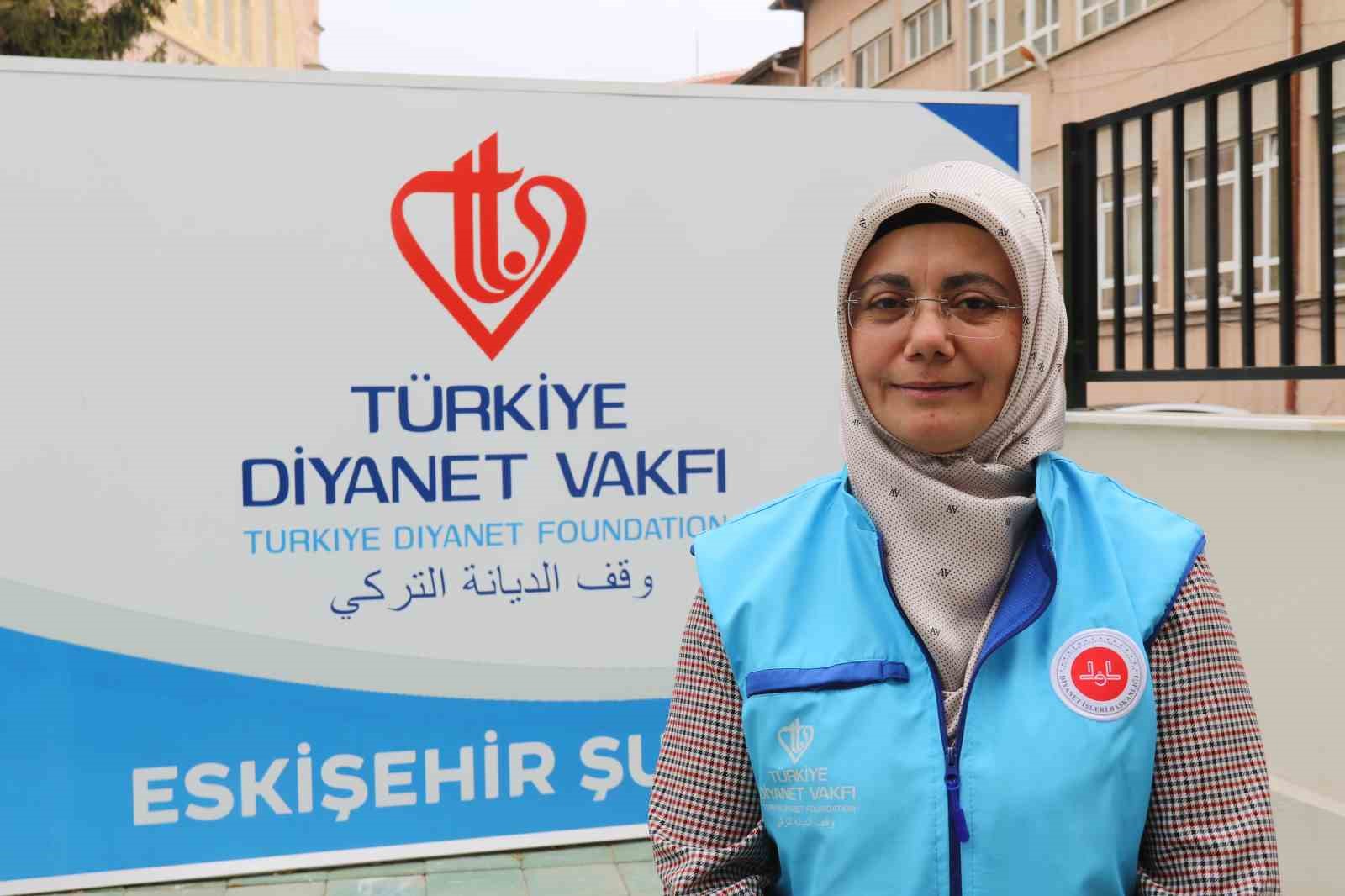 eskisehirde-diyanet-vakfindan-miniklere-kiyafet-yardimi
