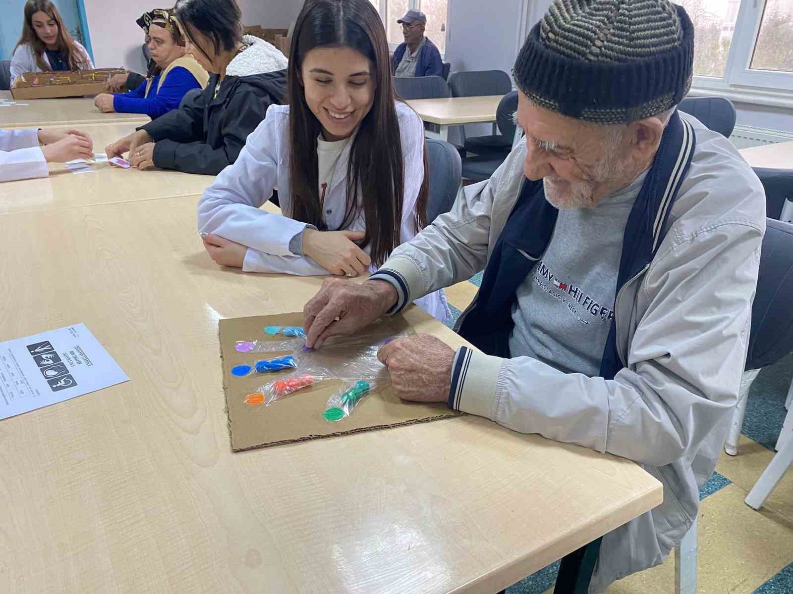 huzurevindeki-yaslilar-sosyal-aktivitelerle-vakit-geciriyor