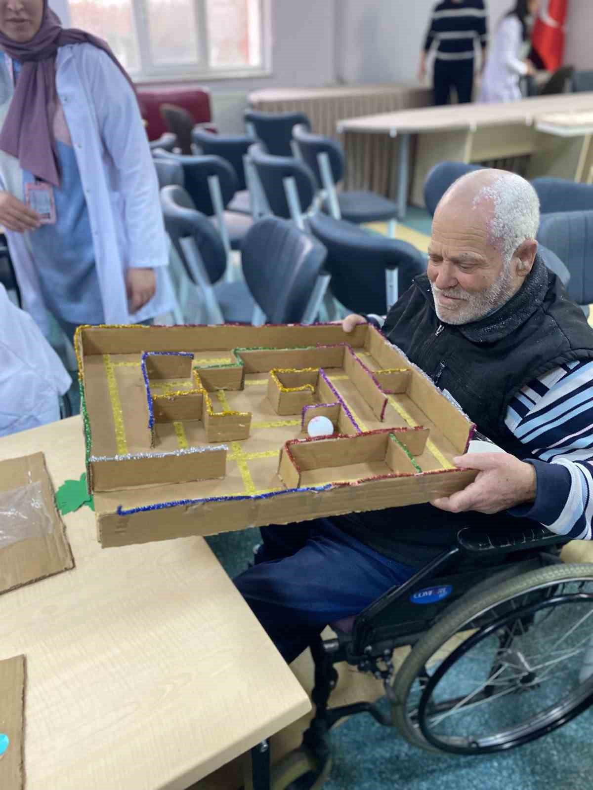 huzurevindeki-yaslilar-sosyal-aktivitelerle-vakit-geciriyor