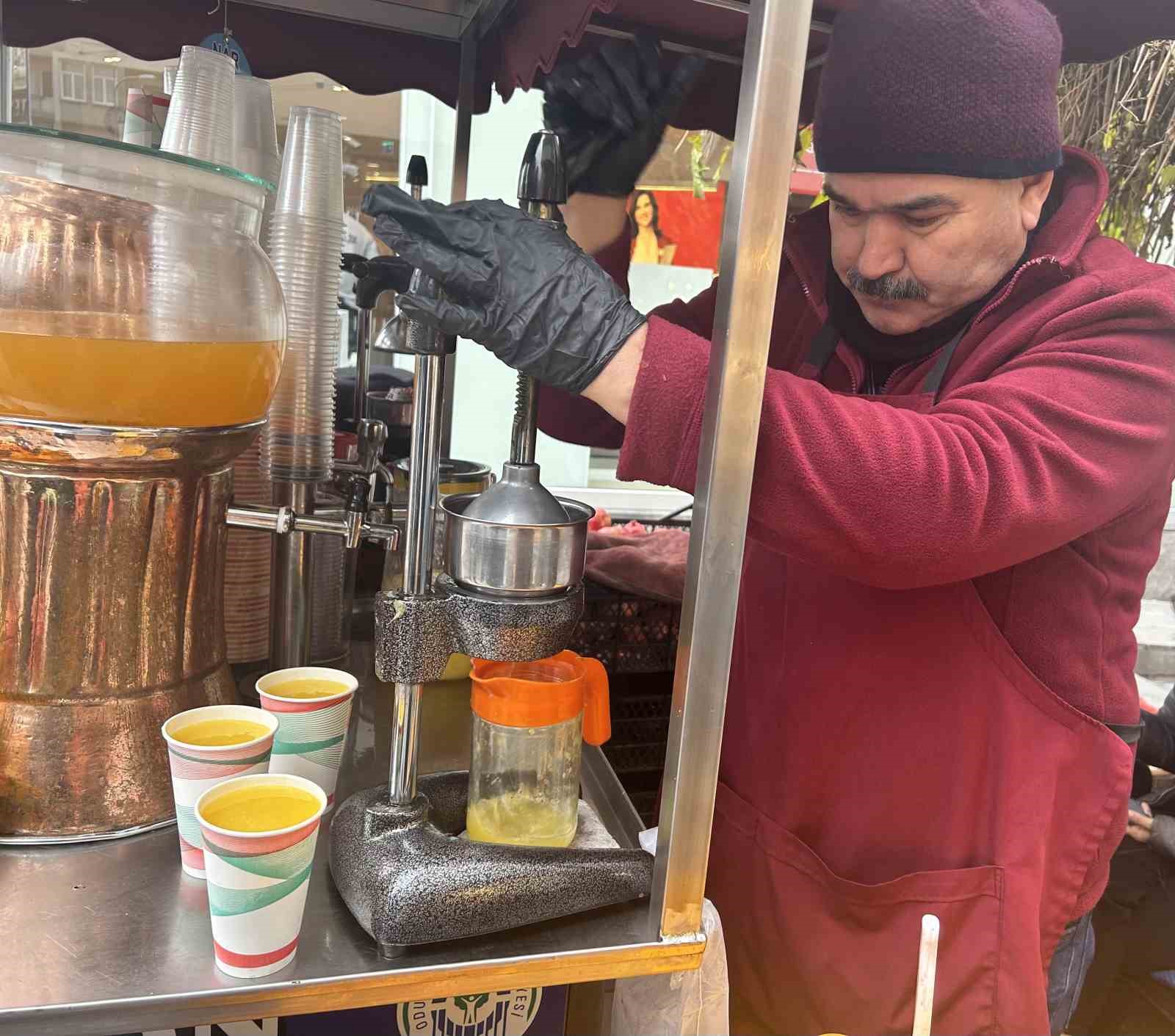 salgin-hastaliklardan-korunmak-icin-taze-sikilmis-portakal-suyu-buyuk-ilgi-goruyor