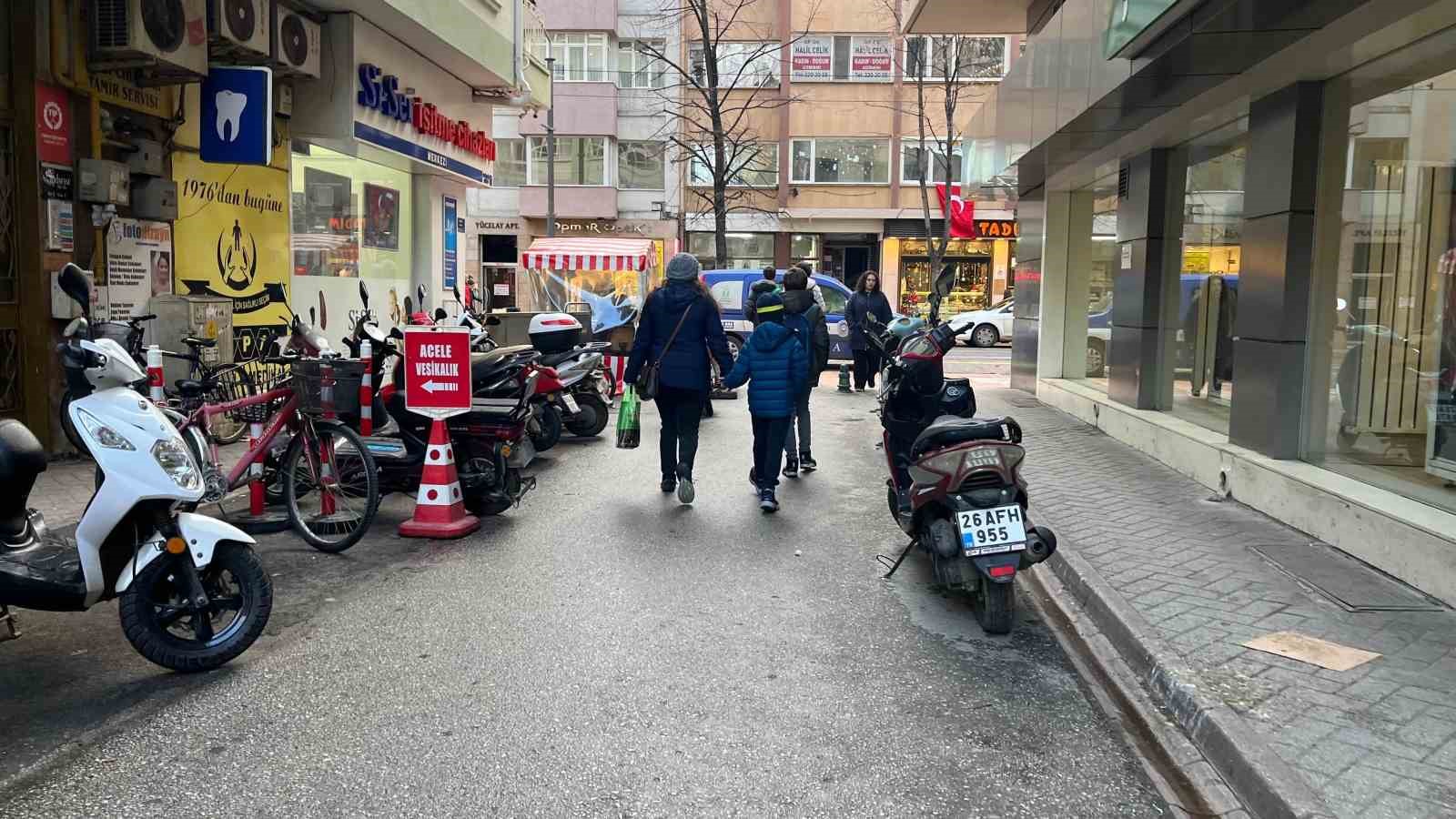 yol-mu-motosiklet-park-alani-mi