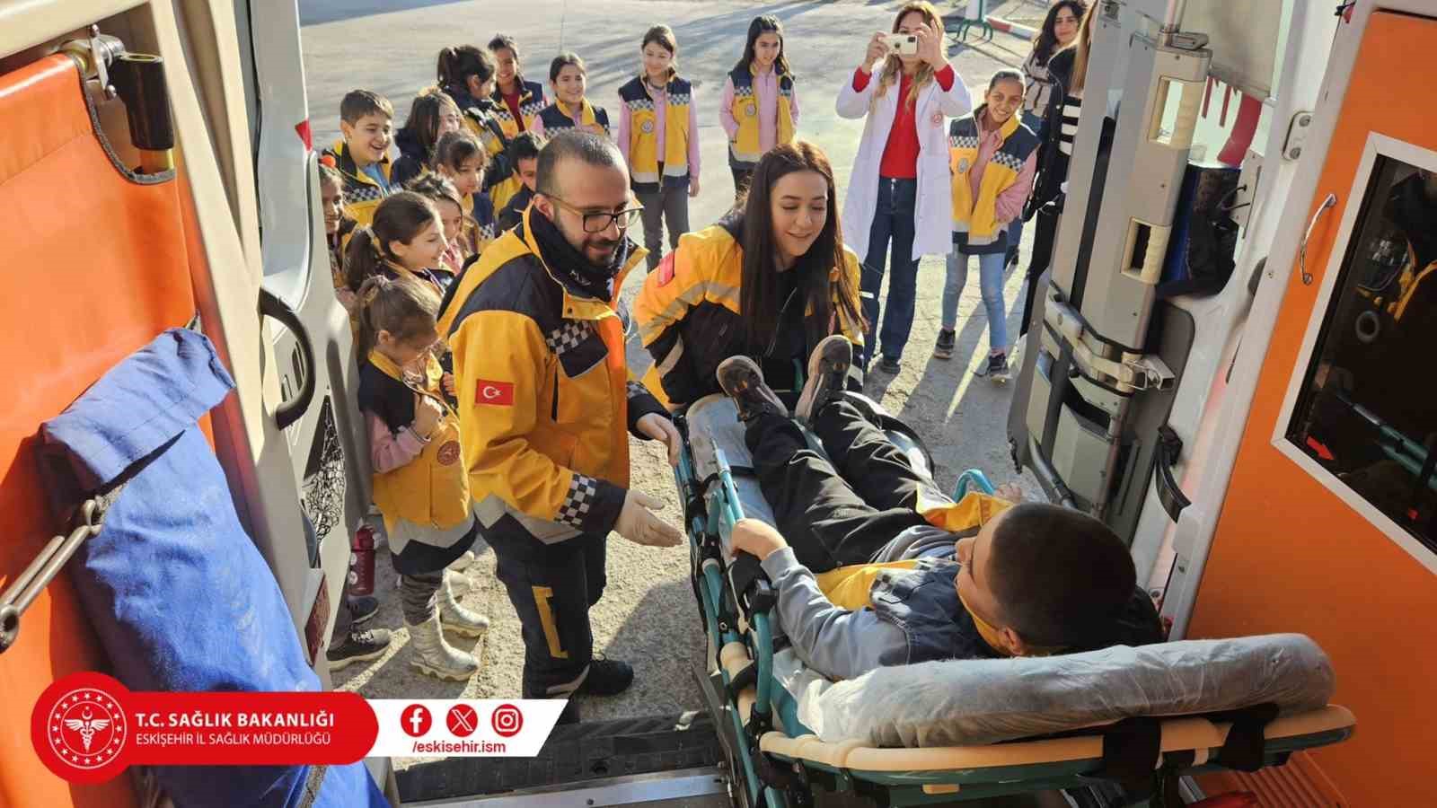 ilkokul-ogrencilerine-112nin-acil-durumlarda-nasil-kullanilacagi-anlatildi