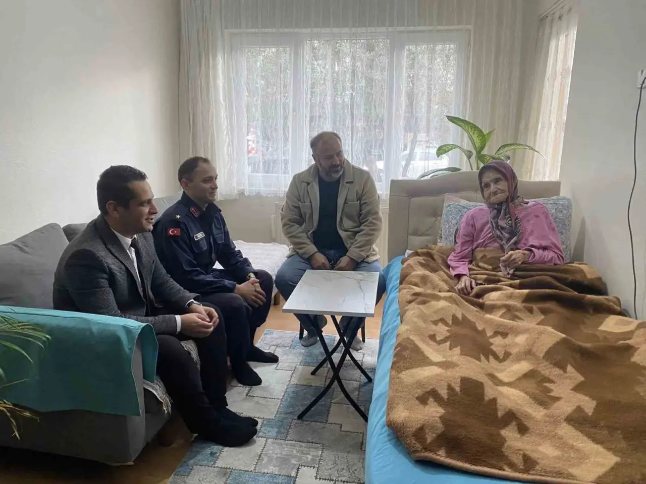 cumhuriyetle-ayni-yasi-paylasan-vatandaslara-vefa-bulusmasi