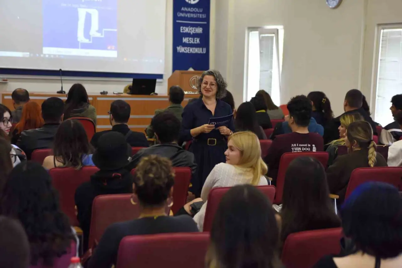 anadolu-universitesi-emyoda-ogrenciler-kariyer-yolculuklarina-hazirlandi