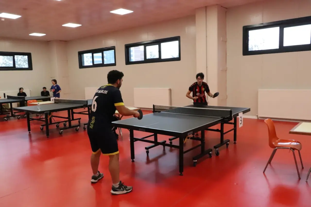 anadolu-universitesinde-masa-tenisi-heyecani