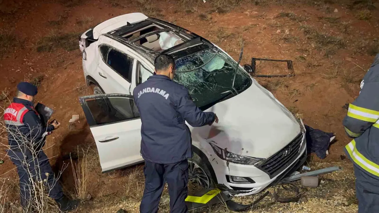 cocuk-surucunun-kullandigi-otomobil-sarampole-uctu-1-olu-4-yarali