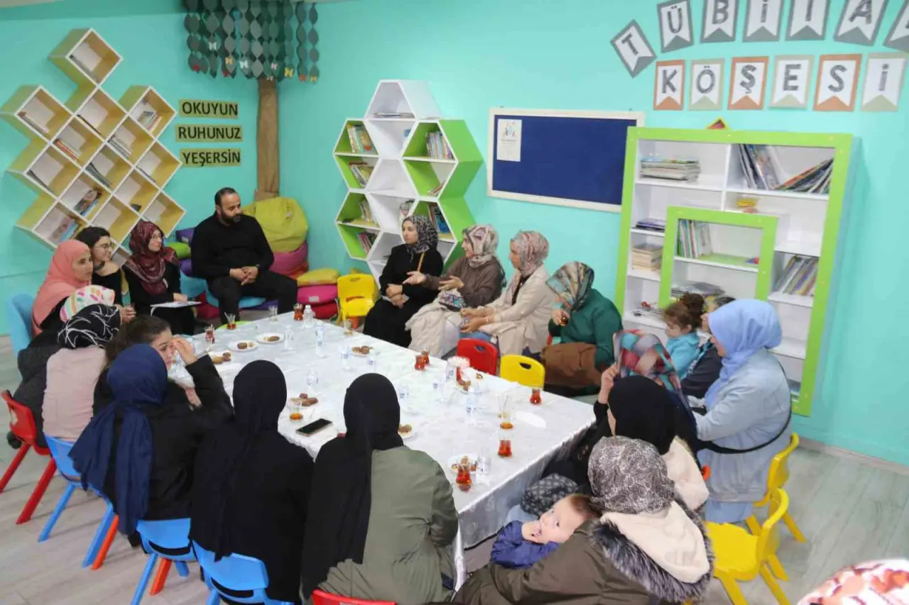 psikolojik-danismanlar-velilerle-bir-araya-geldi-ekran-suresi-ve-dikkat-daginikligi-en-buyuk-problem