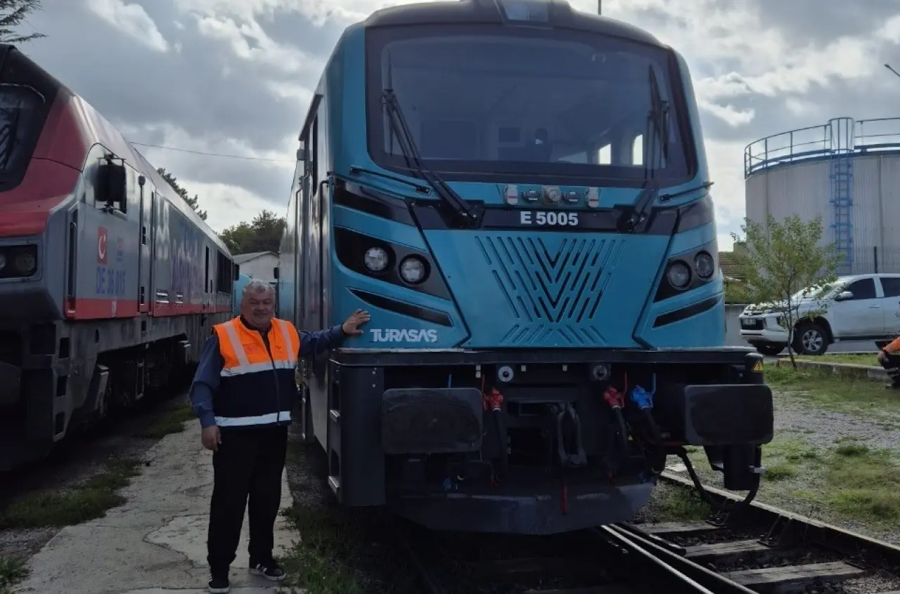 yerli-urun-yerli-ve-milli-lokomotif-tavsanli-raylarinda