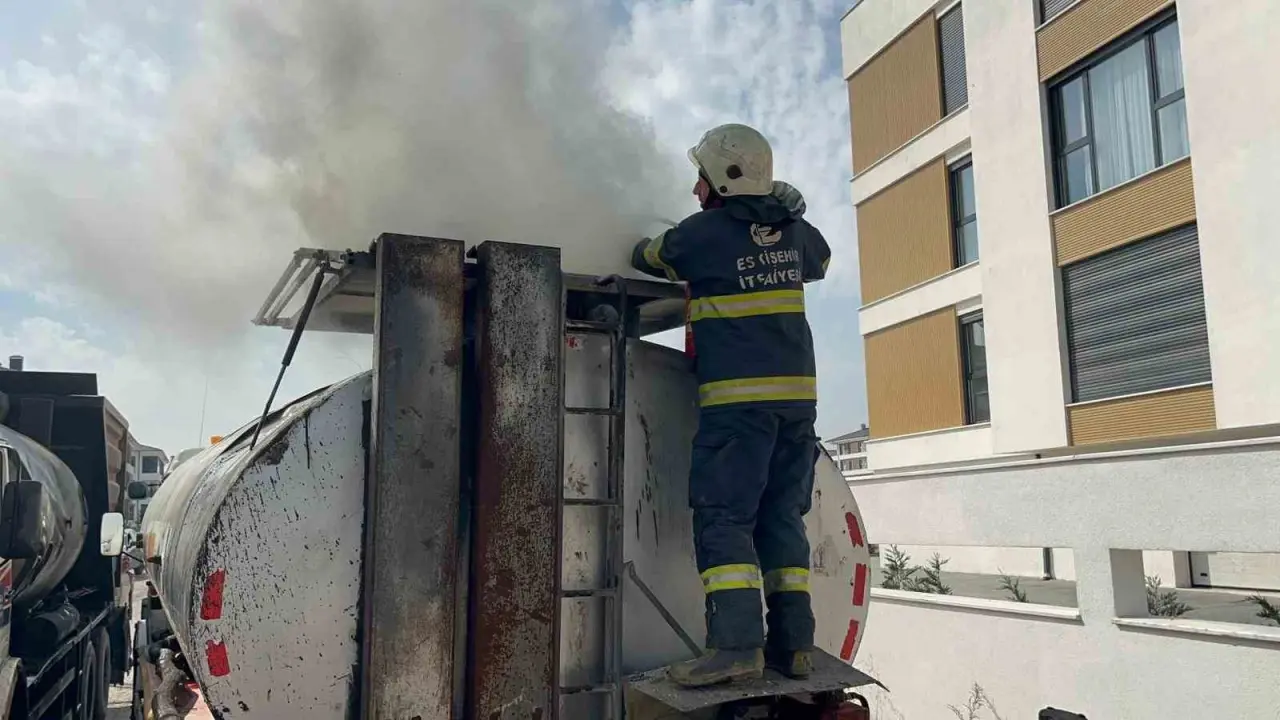 zift-tankerindeki-yangin-ekiplerce-sonduruldu