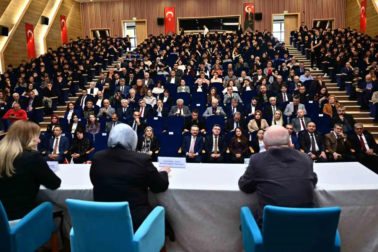 vali-aksoy-yeminli-aile-arabuluculugu-belge-ve-yemin-torenine-katildi