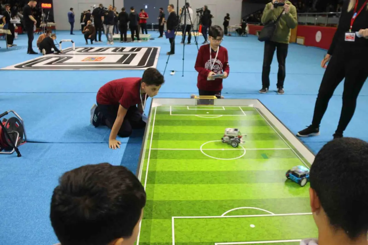 kutahyada-ulusal-robot-yarismasinda-dereceye-giren-ogrenciler-odullerini-aldi