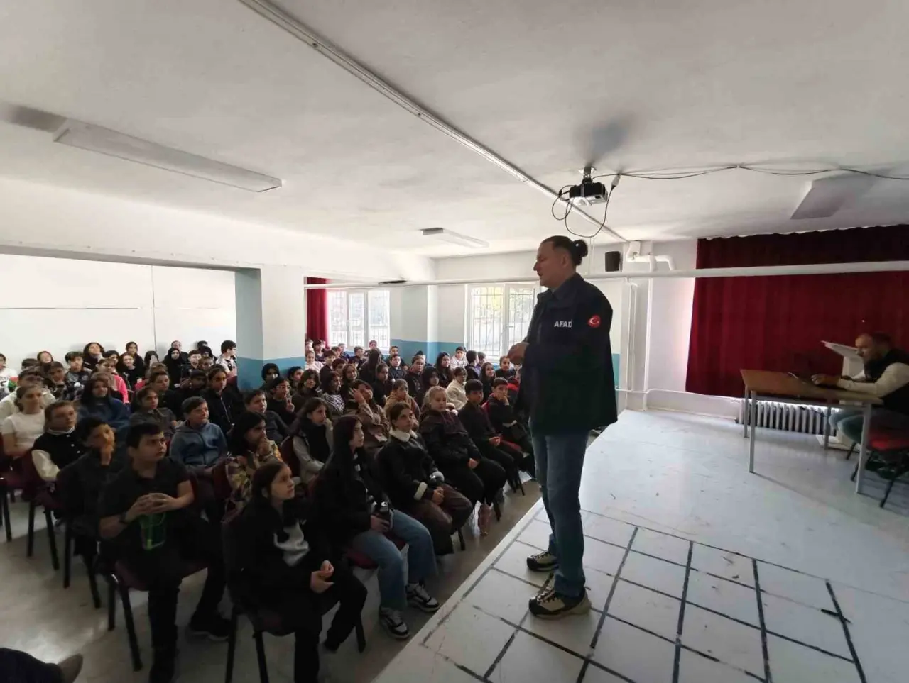 afaddan-ogrencilere-afet-ve-yangin-egitimi