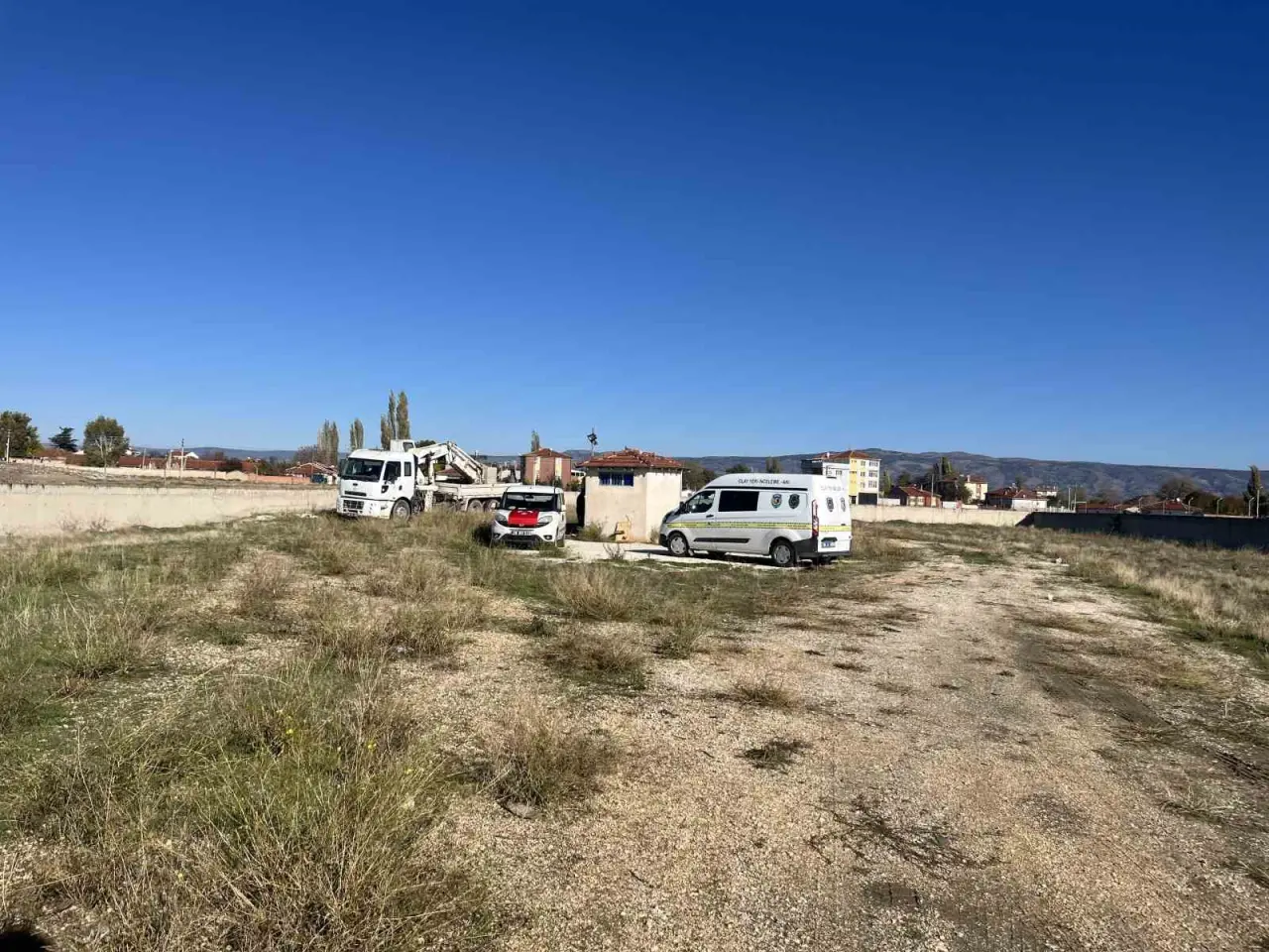 eskinin-tesisine-girip-kapiyi-delen-hirsizlar-ne-buldularsa-caldilar