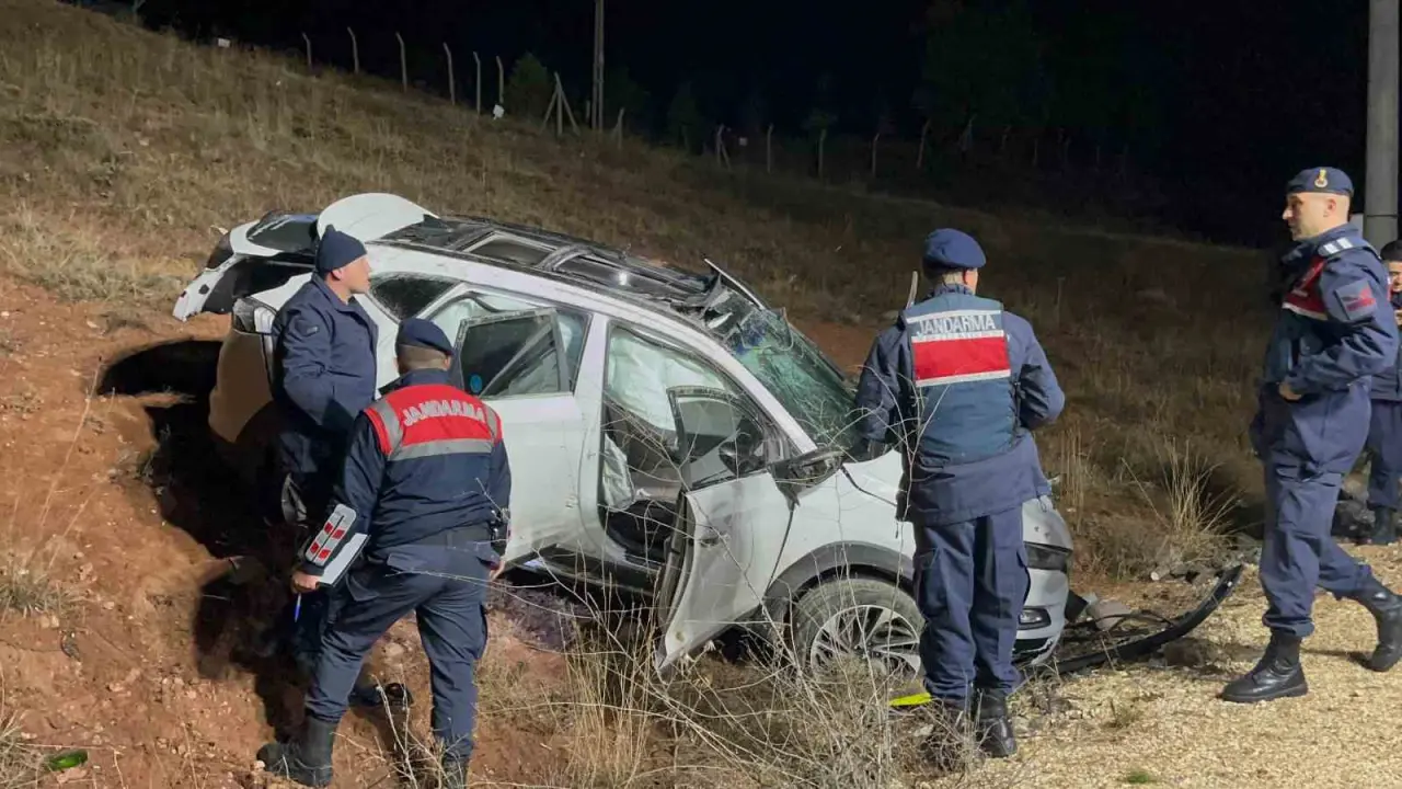 cocuk-surucunun-kullandigi-otomobil-sarampole-uctu-1-olu-4-yarali