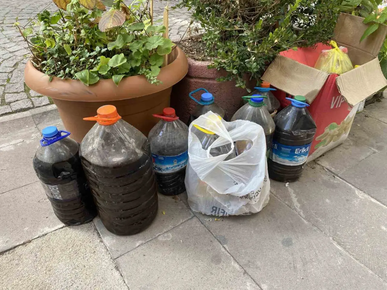 bu-muhtarlikta-her-hafta-yaklasik-60-kilo-atik-yag-toplaniyor