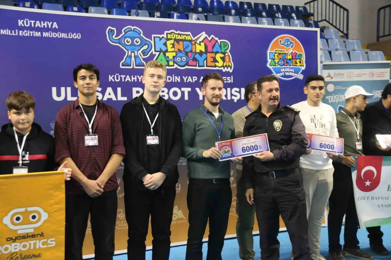 kutahyada-ulusal-robot-yarismasinda-dereceye-giren-ogrenciler-odullerini-aldi