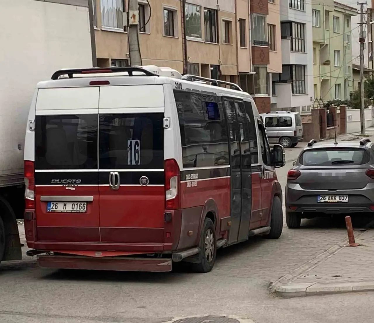 tir-ile-minibusun-carpistigi-kaza-maddi-hasarla-atlatildi