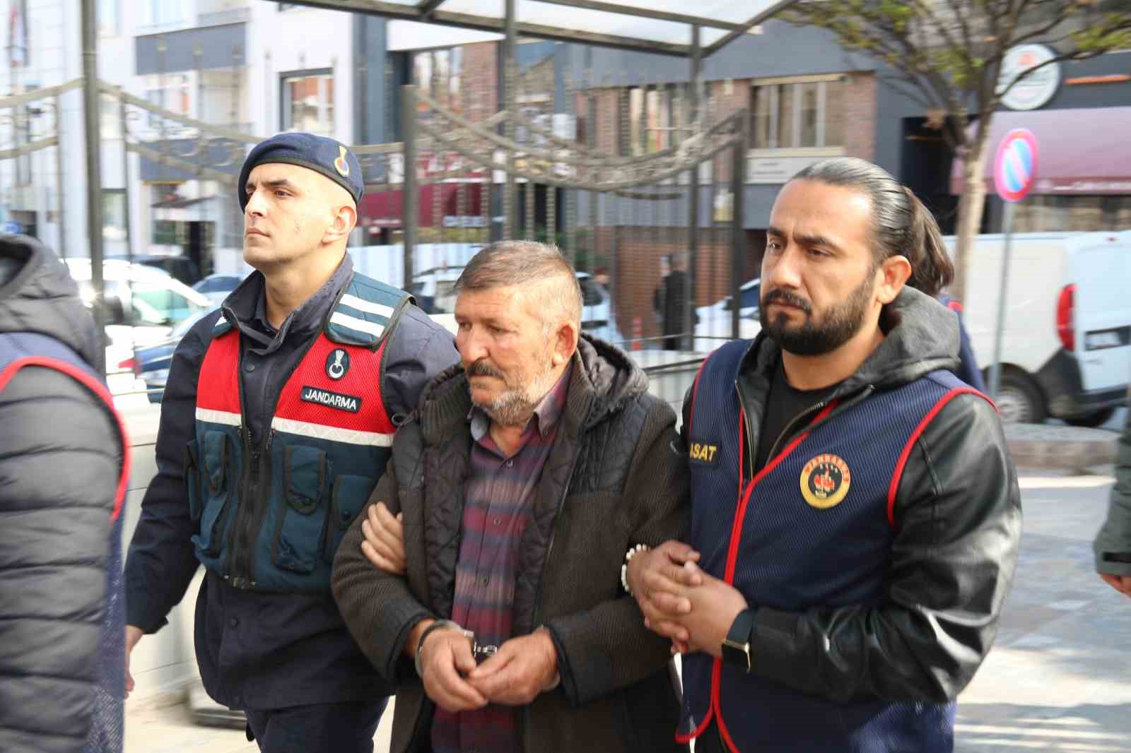 agabeyini-oldurup-temele-gomen-sanik-bicakla-bogazima-sarildi-korktum-kurekle-vurdum-yere-gomdum