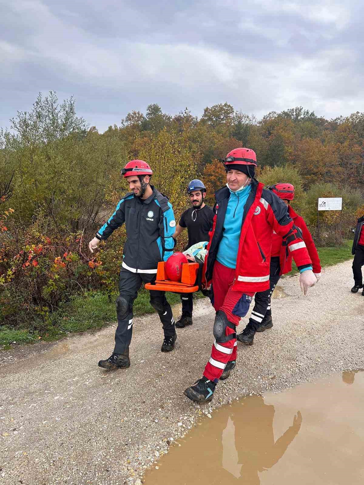 bilecikte-62-buyuklugundeki-yasanabilecek-bir-depremin-tatbikati-yapildi