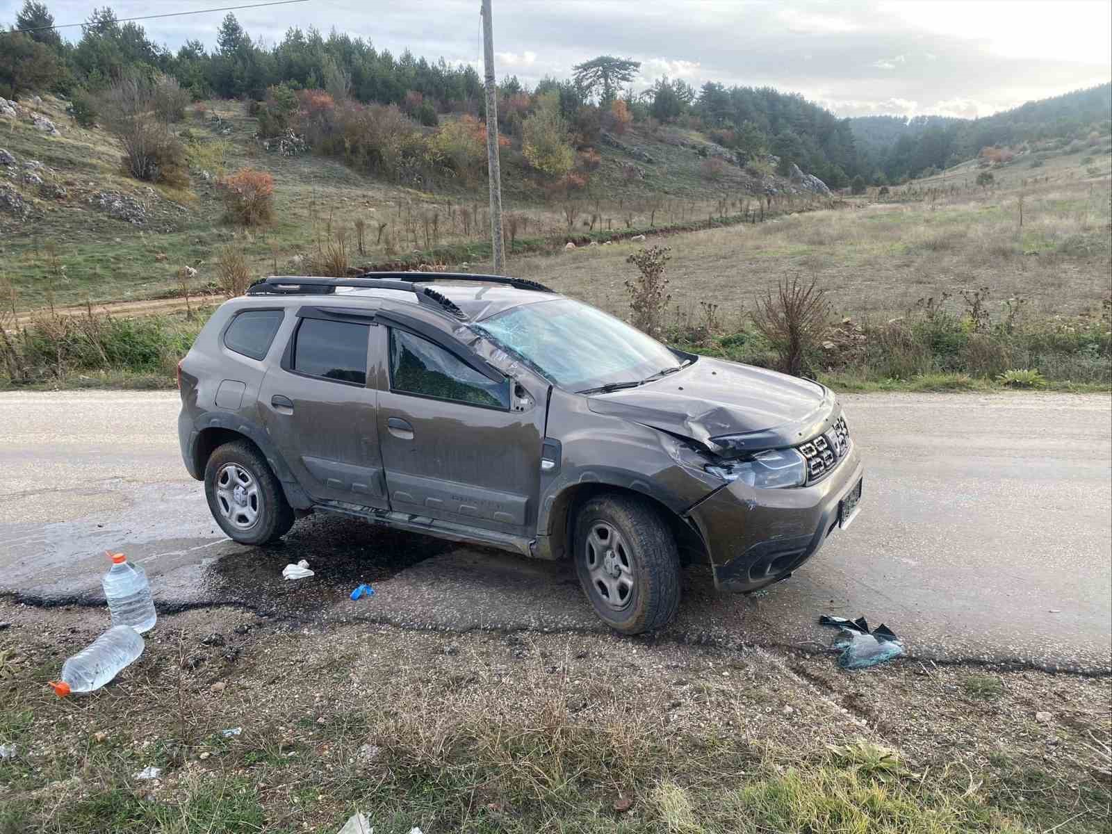 bilecikte-takla-atan-aracta-2-kisi-yaralandi