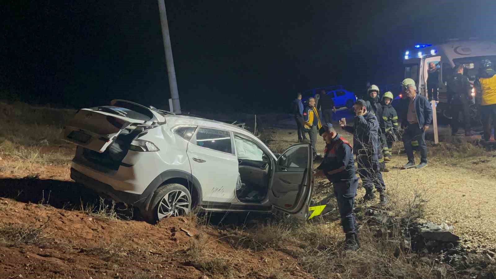 cocuk-surucunun-kullandigi-otomobil-sarampole-uctu-1-olu-4-yarali