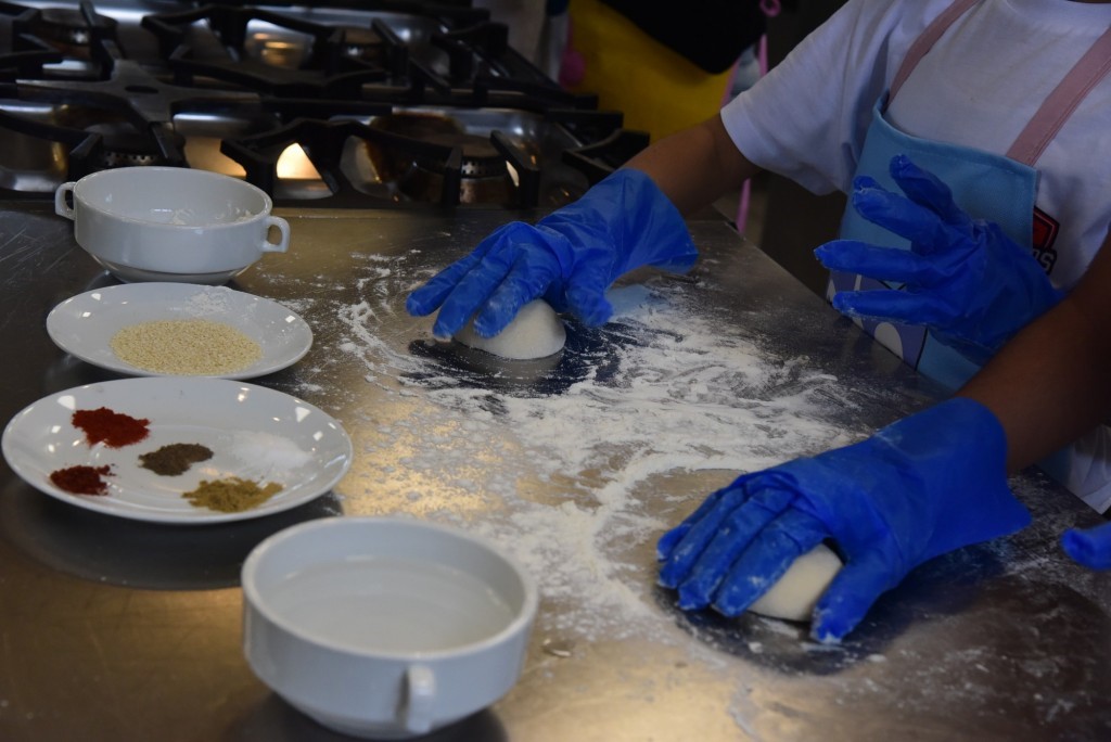 cocuklar-dunya-mutfaklarinda-lezzetli-bir-yolculuga-cikti