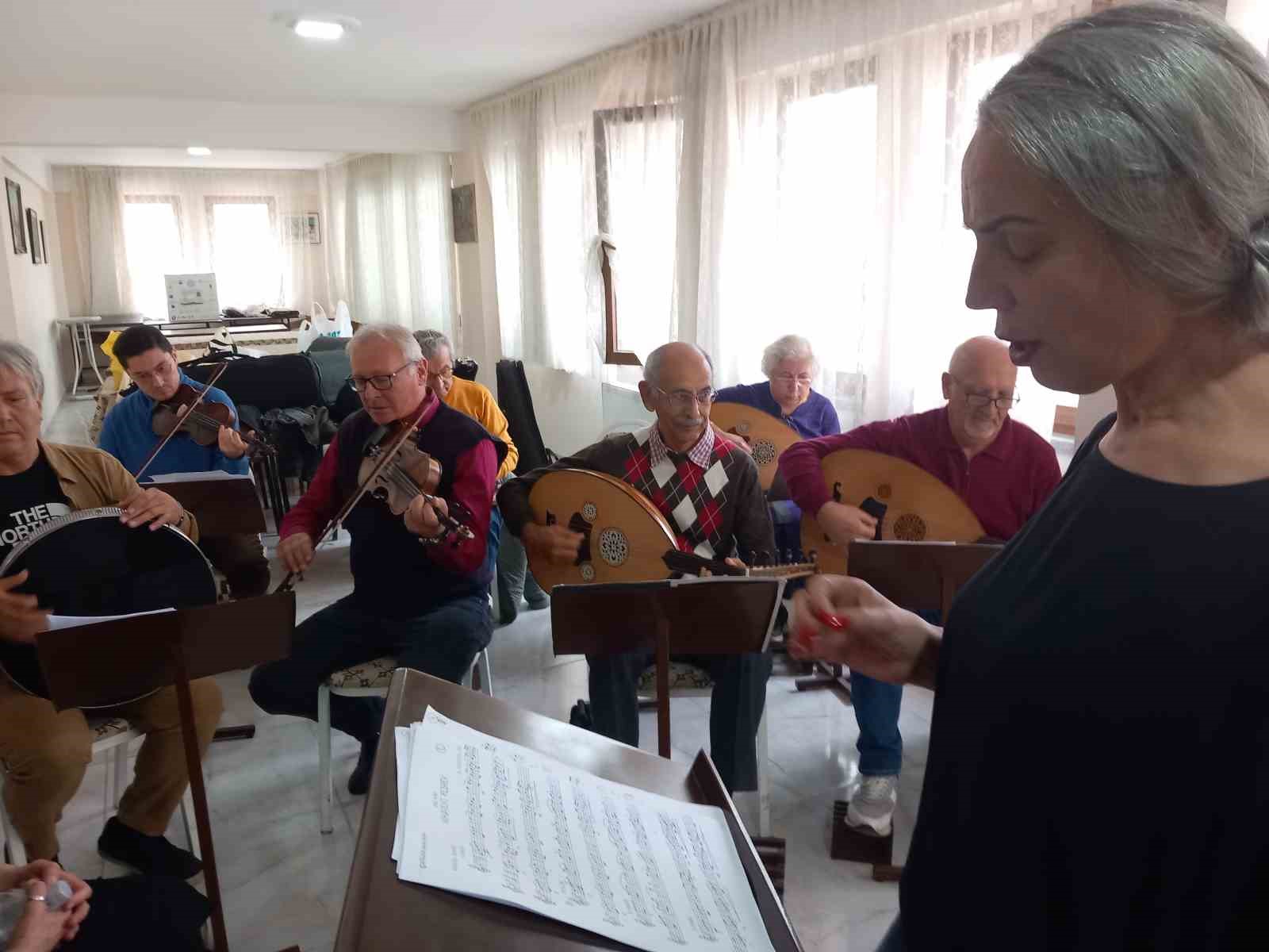 eskisehirde-turk-sanat-muzigi-korosu-kuruldu