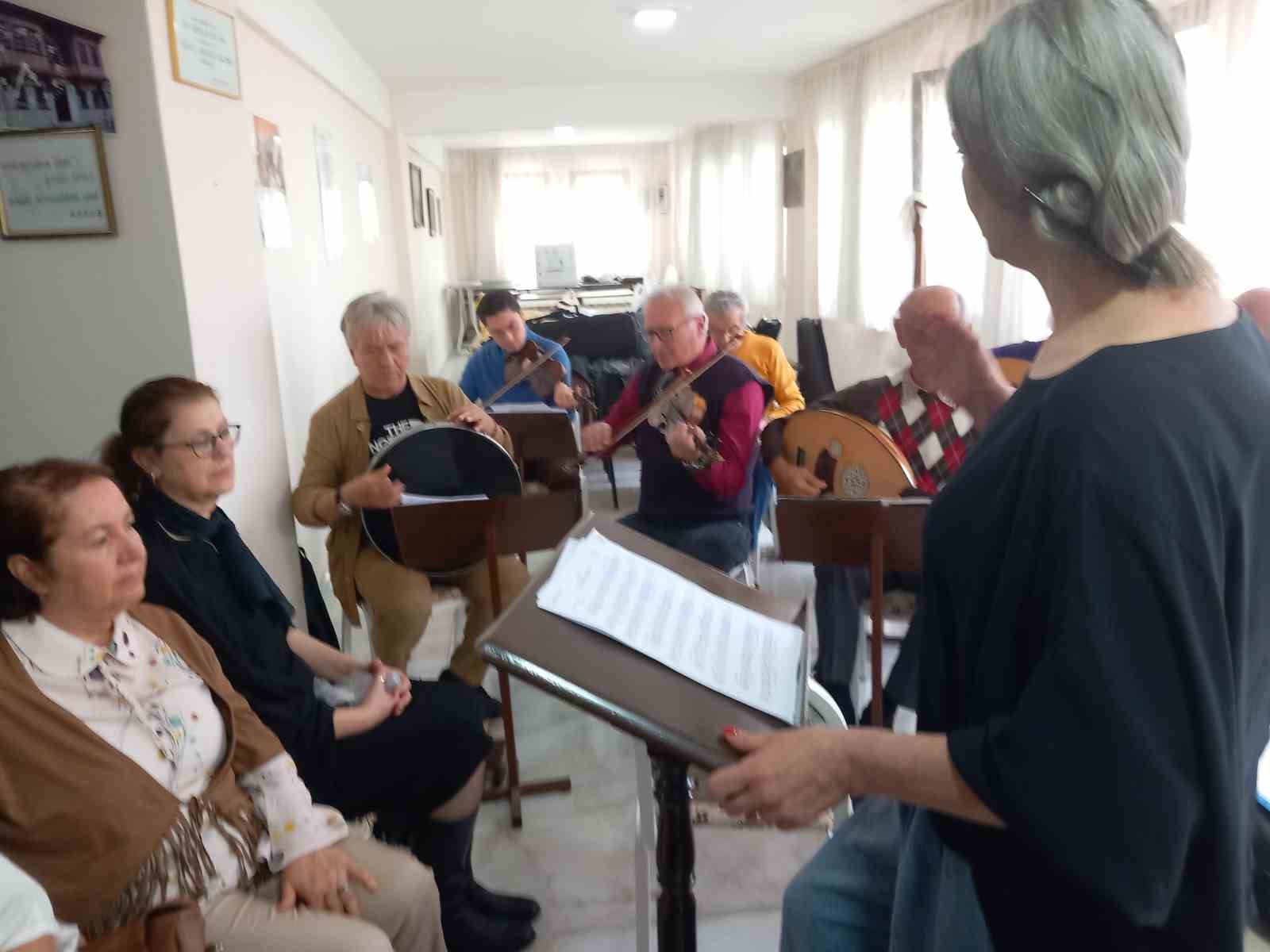 eskisehirde-turk-sanat-muzigi-korosu-kuruldu