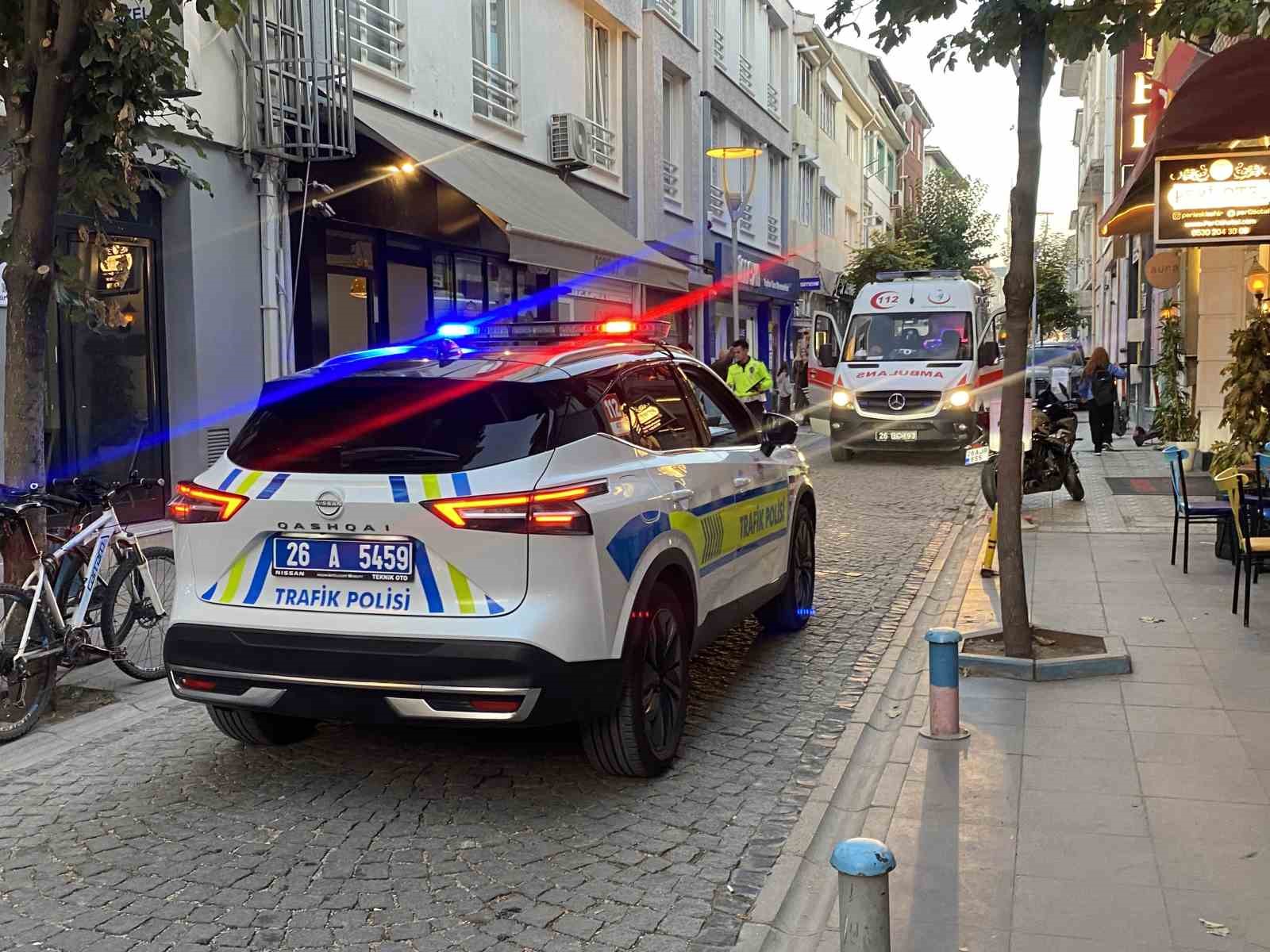 kediye-carpmamaya-calisirken-motosikleti-deviren-kasksiz-surucu-agir-yaralandi