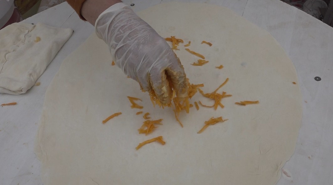 kizilinlerde-yapilan-bal-kabakli-gozleme-ilginc-lezzeti-ile-dikkat-cekiyor