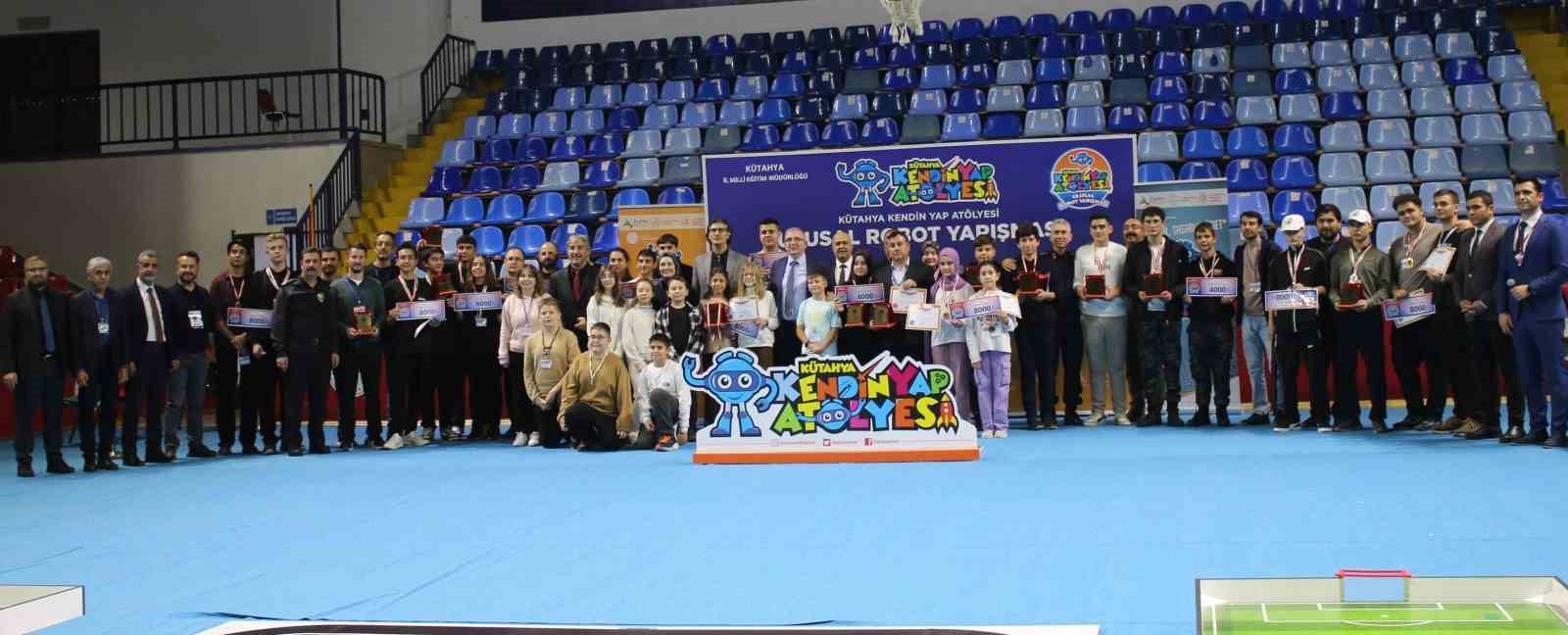 kutahyada-ulusal-robot-yarismasinda-dereceye-giren-ogrenciler-odullerini-aldi