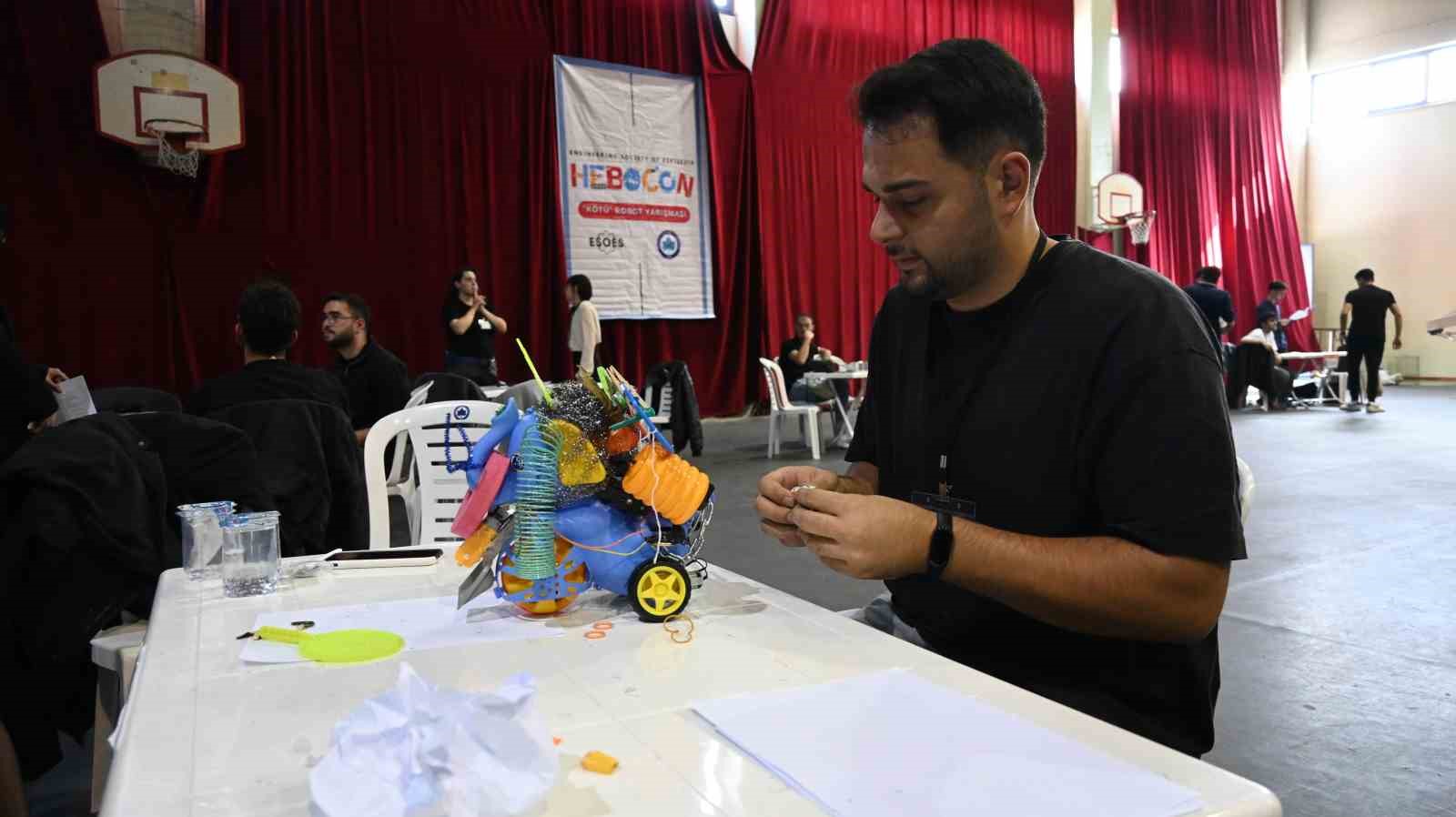 turkiyenin-en-cirkin-robotlari-sahneye-cikti