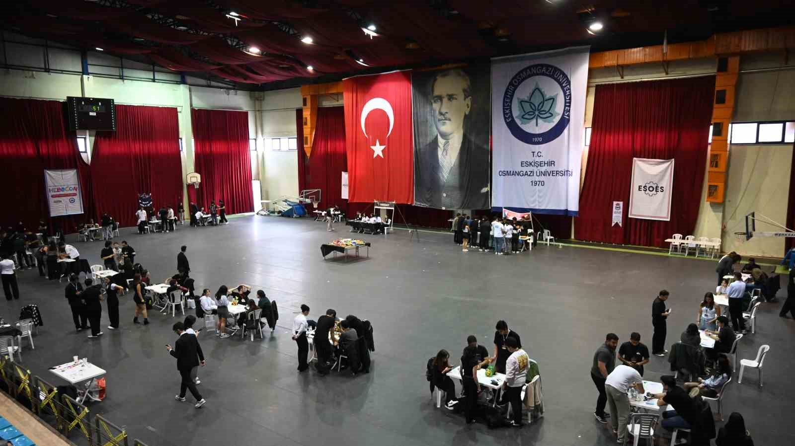 turkiyenin-en-cirkin-robotlari-sahneye-cikti