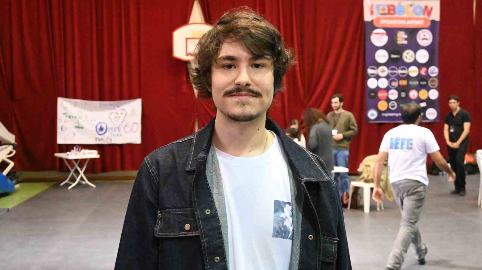 turkiyenin-en-cirkin-robotlari-sahneye-cikti