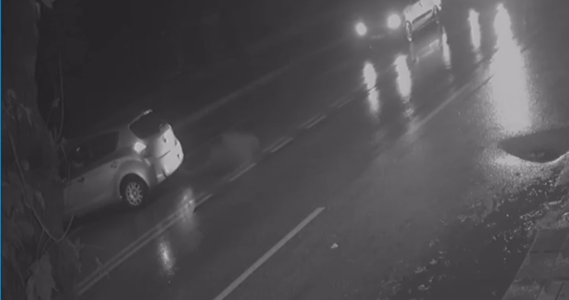 uc-araca-vurup-yoluna-devam-etti-karsi-seritte-otomobille-kafa-kafaya-carpisti-1-yarali