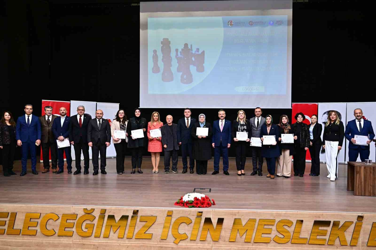 vali-aksoy-yeminli-aile-arabuluculugu-belge-ve-yemin-torenine-katildi