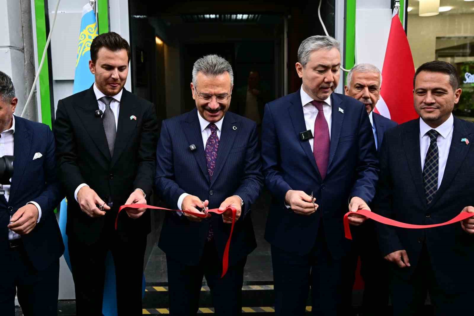 vali-huseyin-aksoy-kazakistan-fahri-konsoloslugunun-acilis-programina-katildi