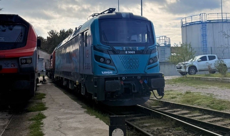 yerli-urun-yerli-ve-milli-lokomotif-tavsanli-raylarinda