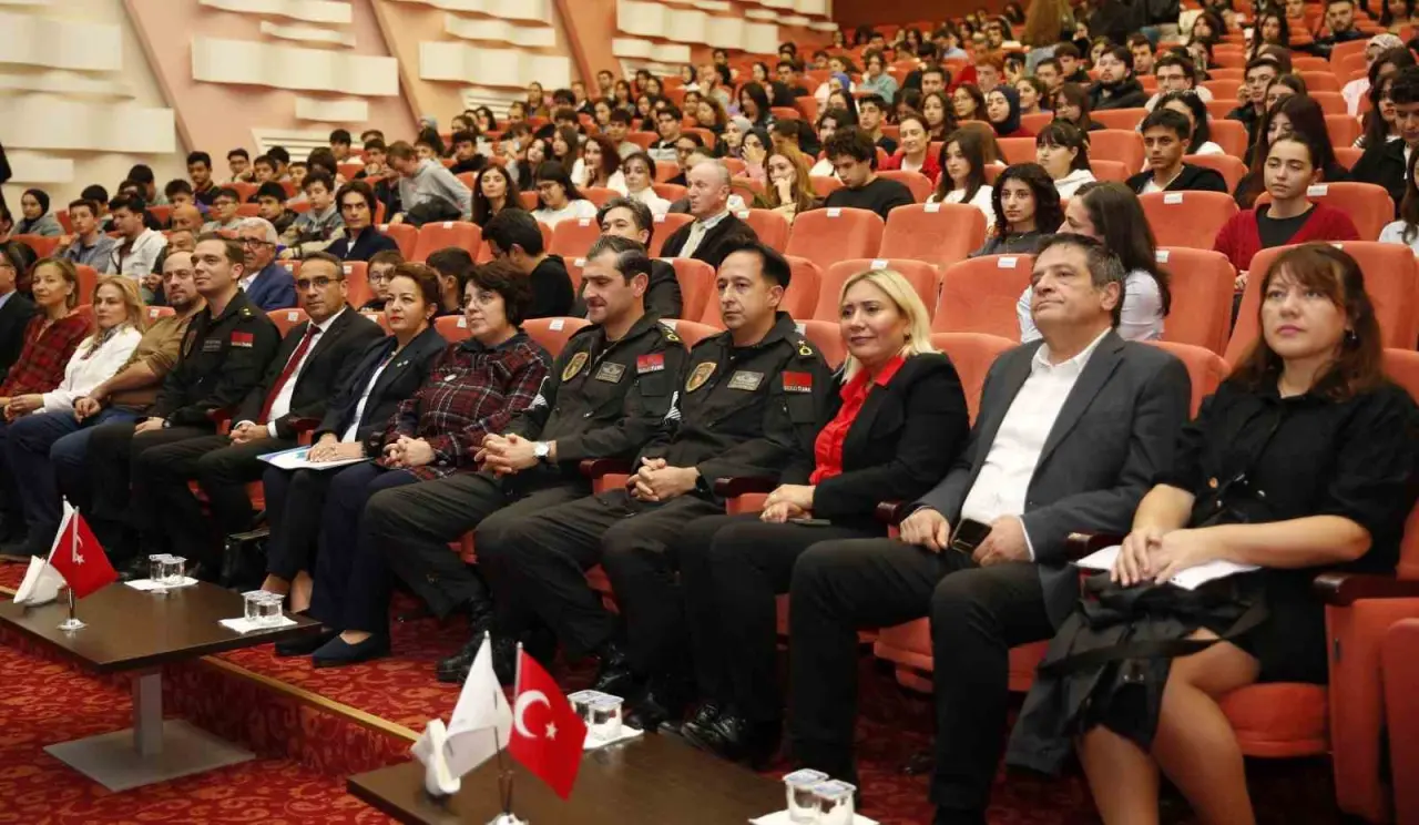 soloturk-gosteri-ekibi-esogu-ogrencileriyle-bulustu