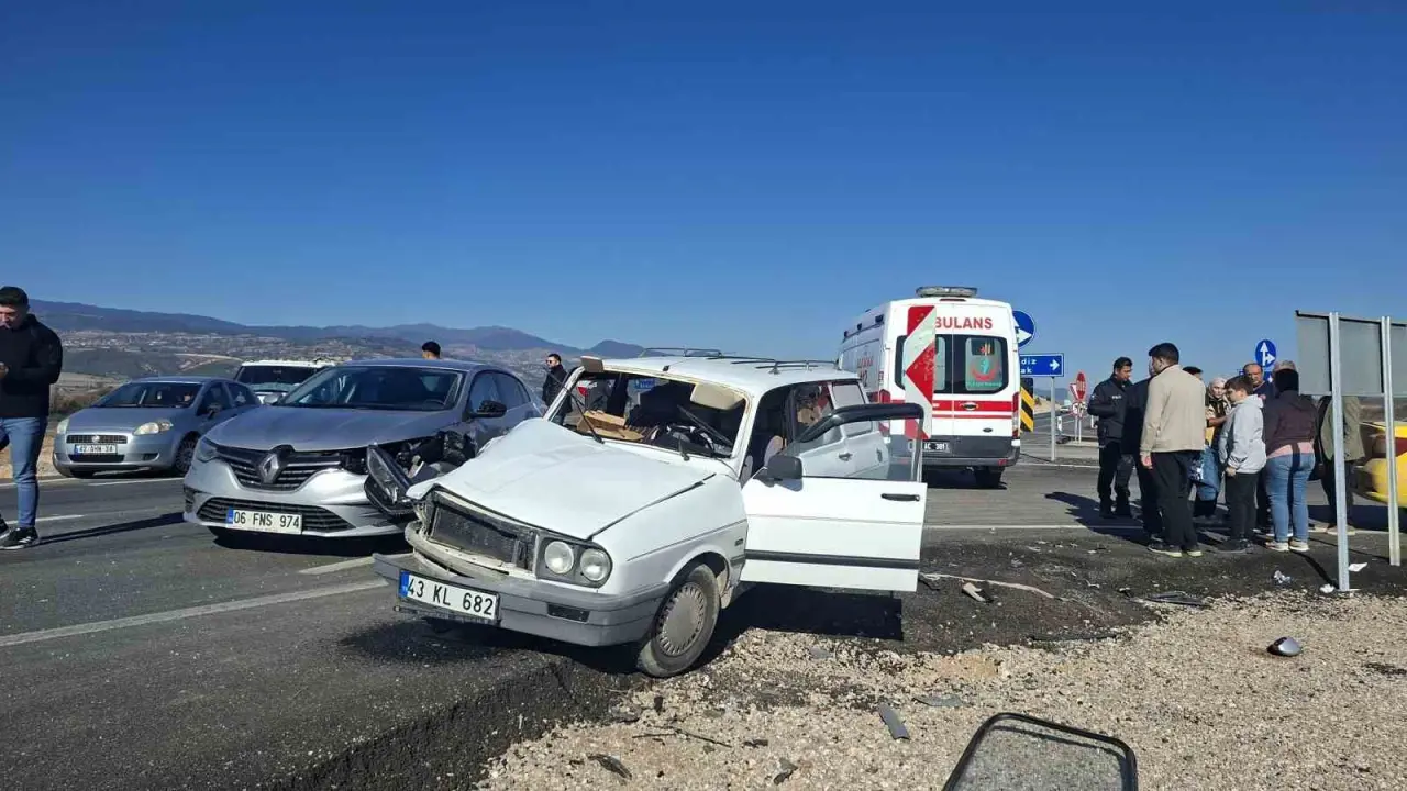 hisarcikta-iki-otomobil-carpisti-1-yarali