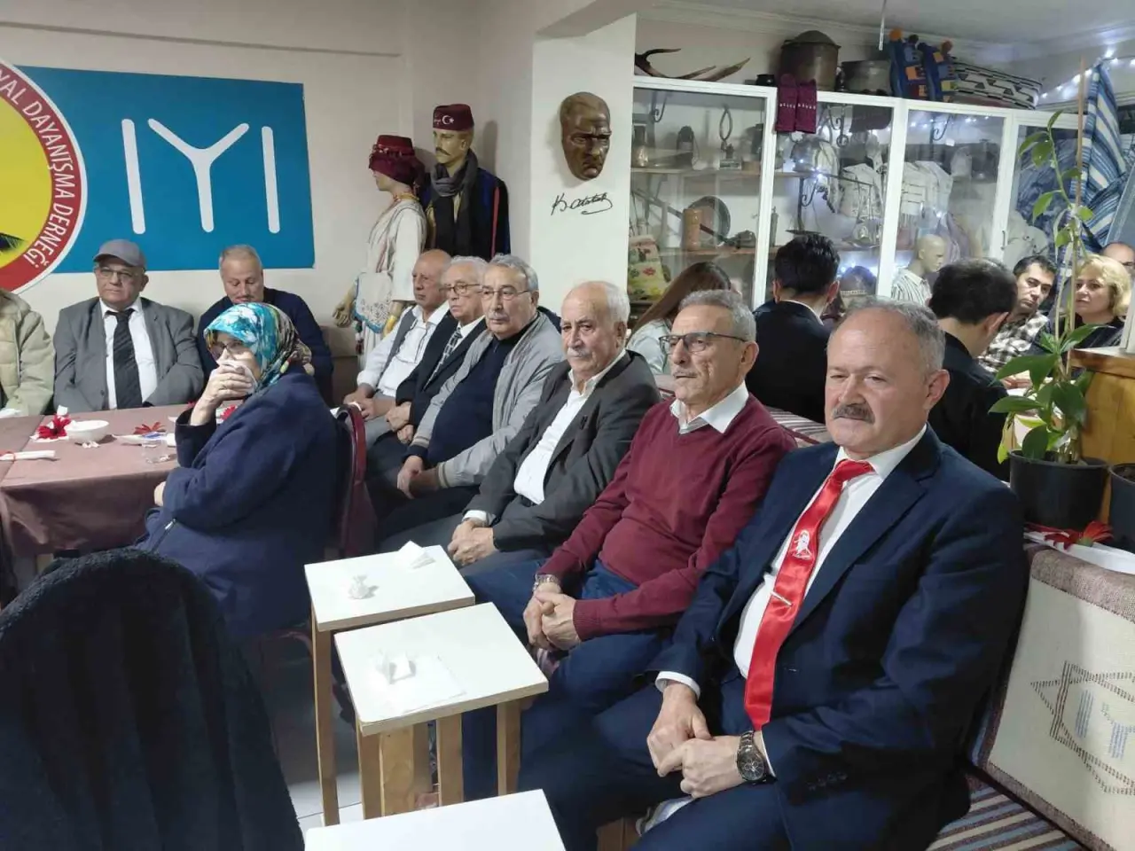 bozuyuk-ertugrulgazi-derneginde-ogretmen-gunu-programi-duzenlendi