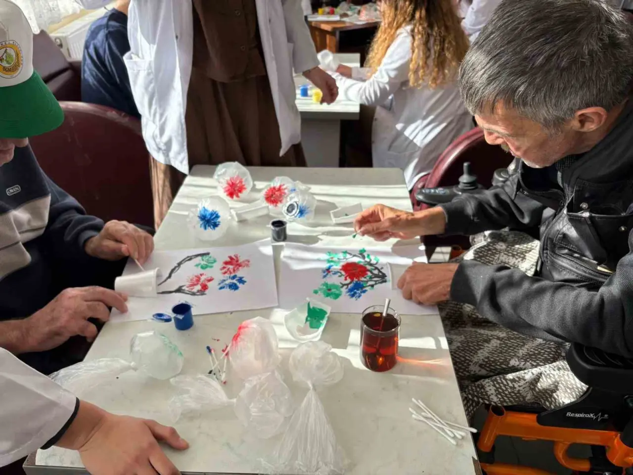 ogrencilerden-yaslilar-icin-anlamli-etkinlik