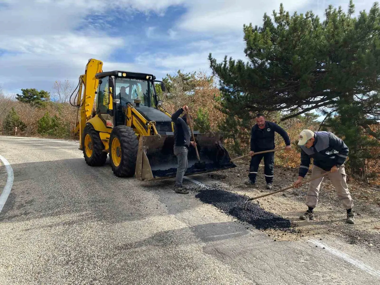 inonude-asfalt-onarim-calismalari-son-surat-devam-ediyor
