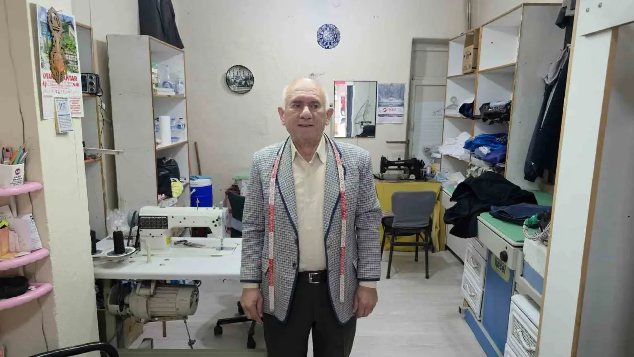 kutahyada-52-yillik-terzi-himmet-kalkan-sanat-artik-bitmek-uzere