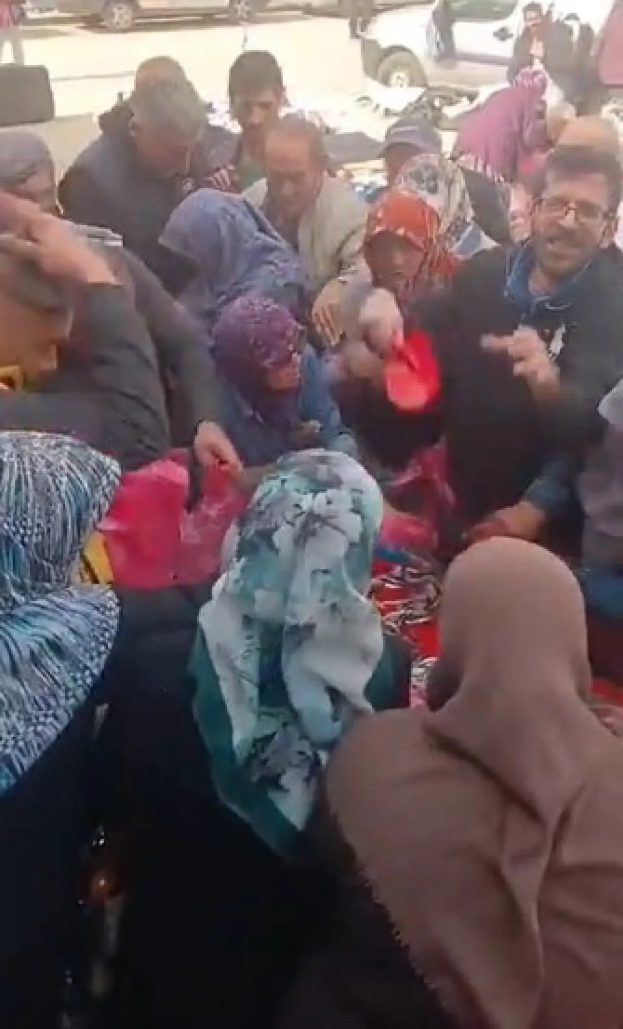 ucretsiz-hamsi-dagitimi-yogun-ilgi-gordu