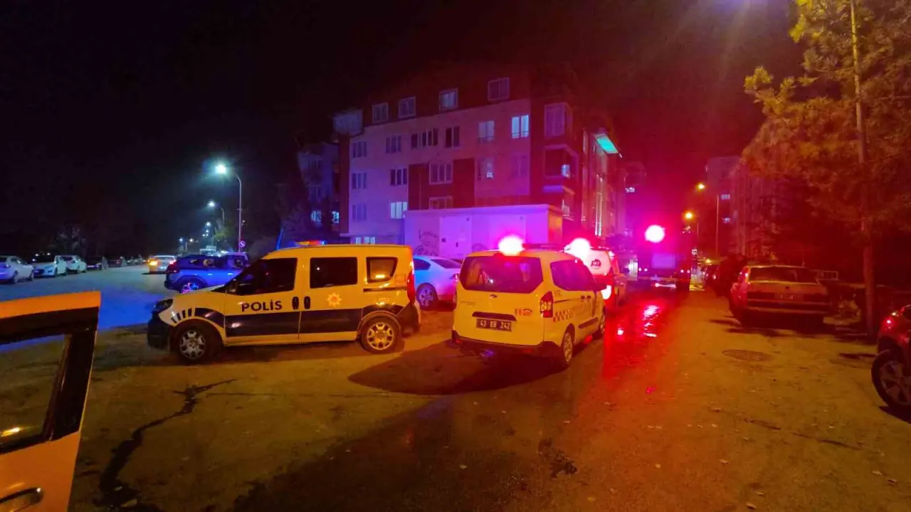 kutahyada-5-katli-binanin-teras-katinda-cikan-yangin-panige-neden-oldu