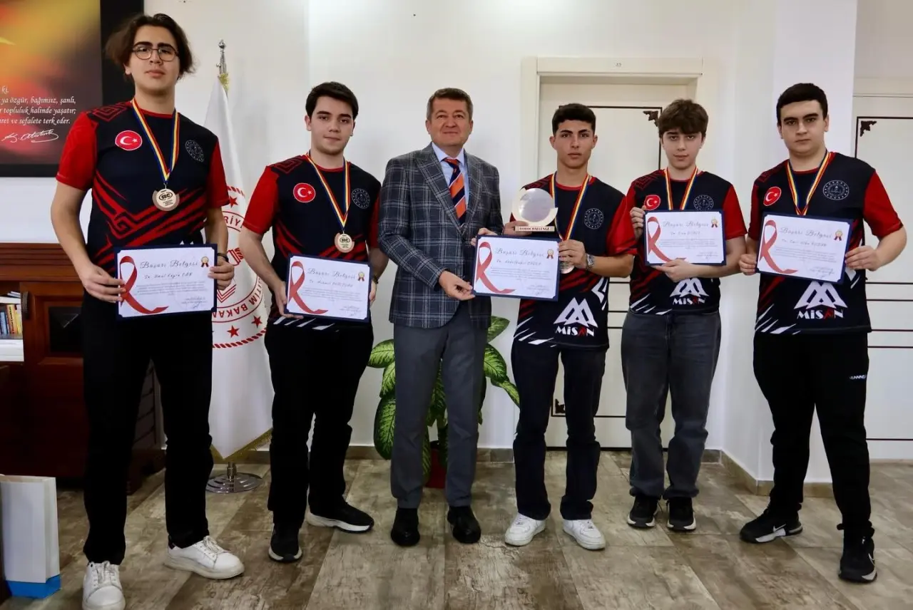 bilecikli-ogrenci-ve-ogretmenlerden-dunya-ucunculugu